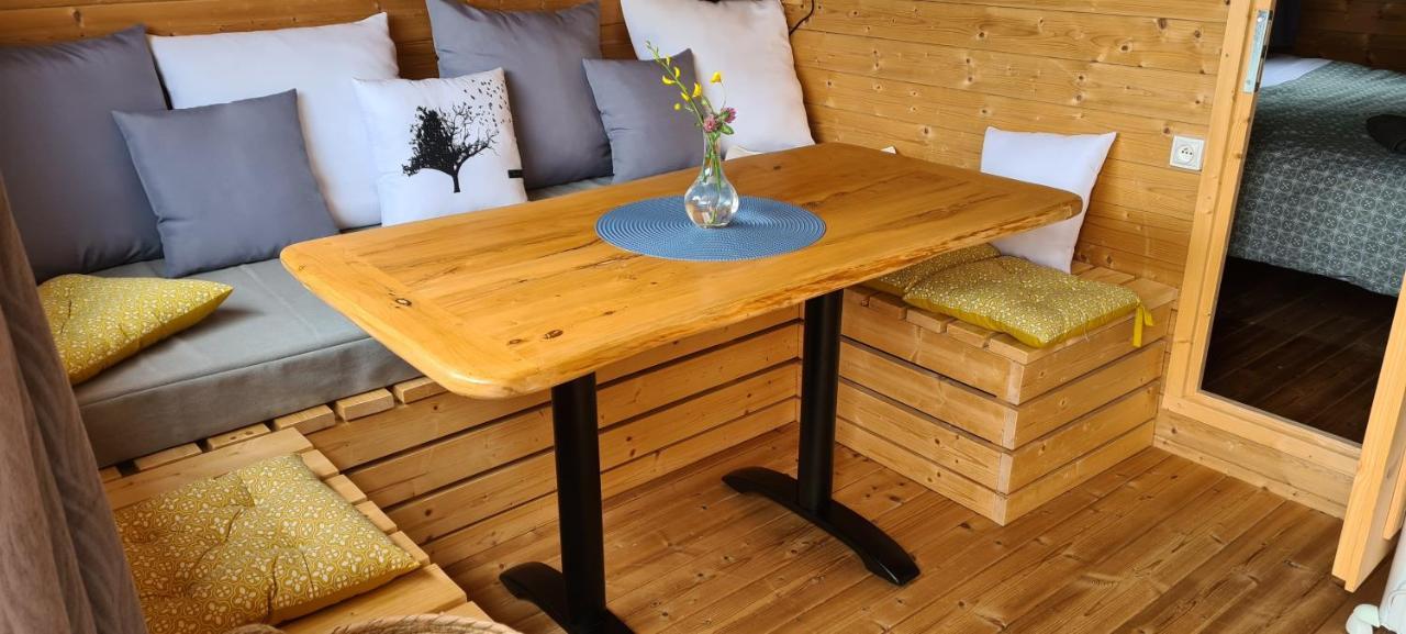 Viens Hebergements Insolites - Detente En Luberon מראה חיצוני תמונה